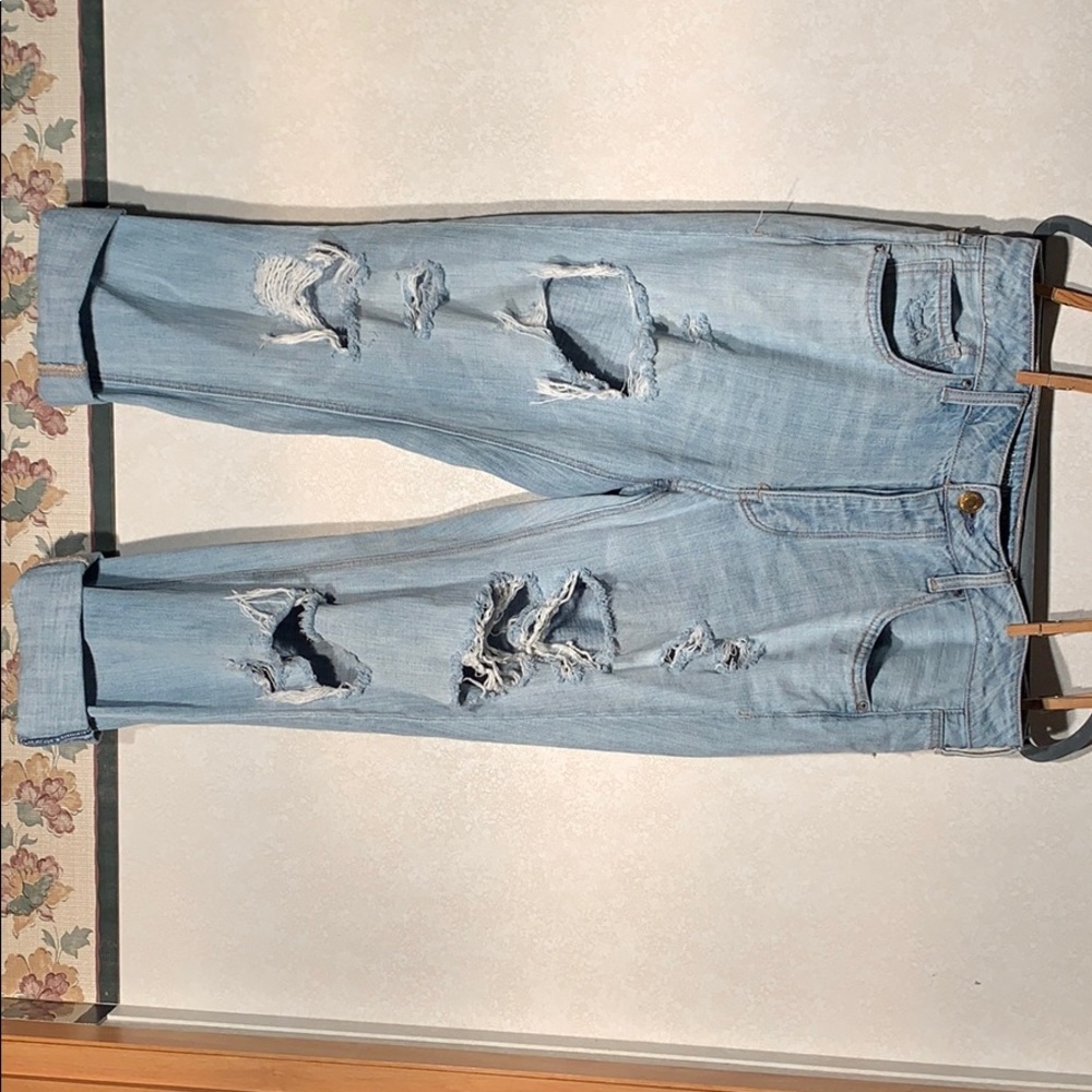 American Eagle distressed tomgirl jeans